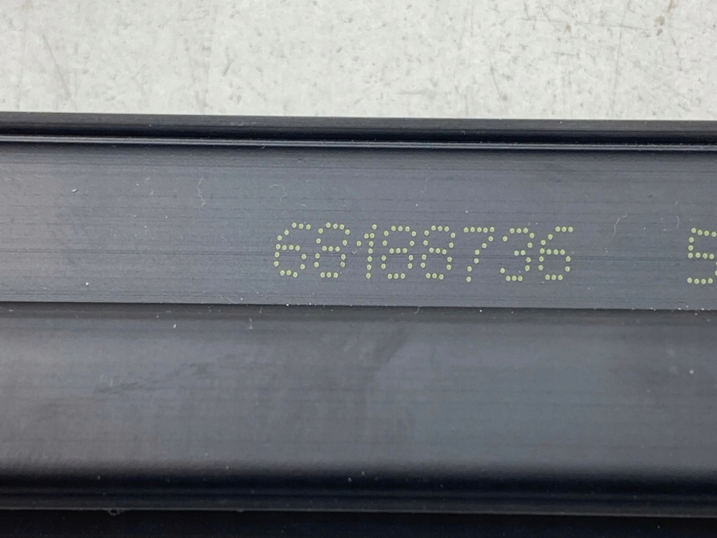 2018 chrysler pacifica молдинг / прокладка скло двері передніх 68188736 Зі Шроту