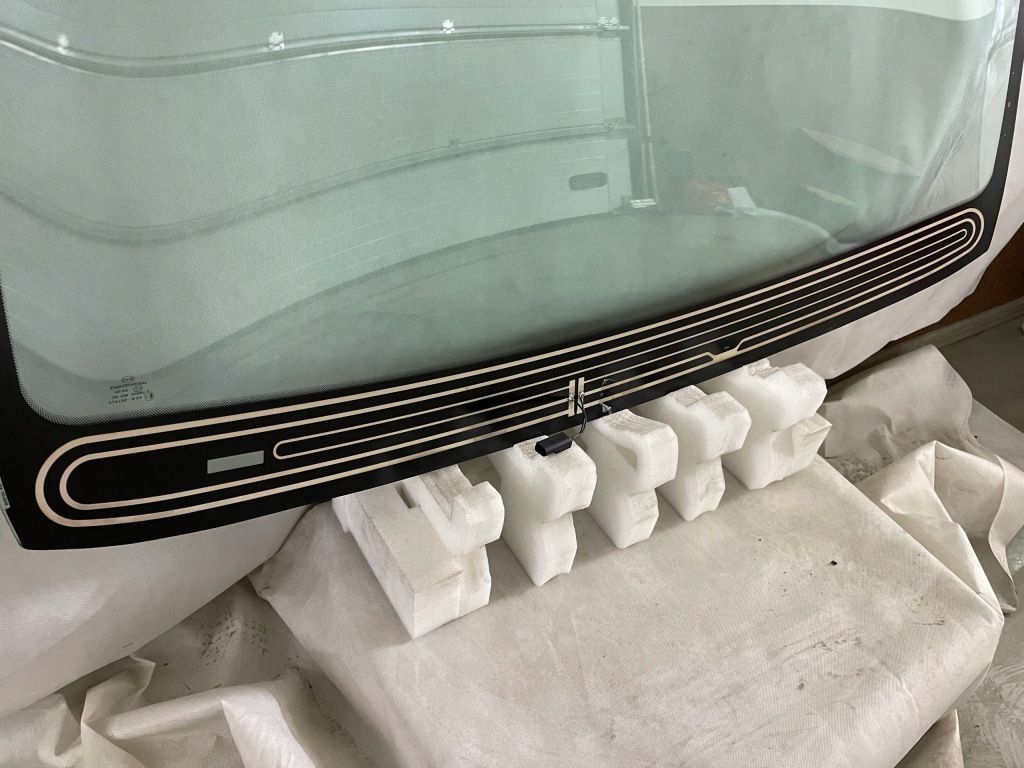 Стекло передняя новая mercedes s-class w221 po 2006- Недорого
