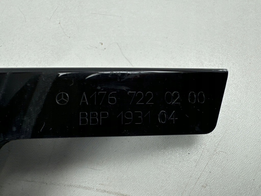 фото №7, Mercedes-benz a w176 2016 молдинг / прокладка стекло дверь передних