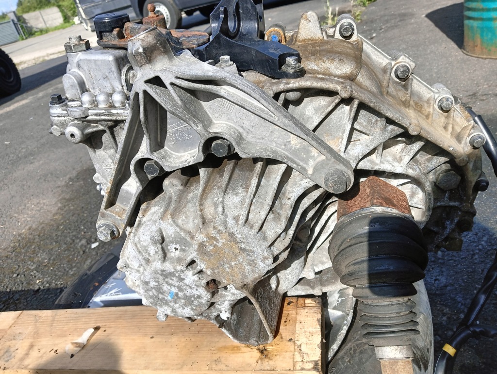 фото №1, Кронштейн кронштейн кронштейн коробки volvo v40 ii 30778793