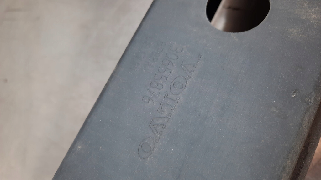 фото №9, Абсорбер бампера перед 30655876 volvo v50 2.0 hdi 04r