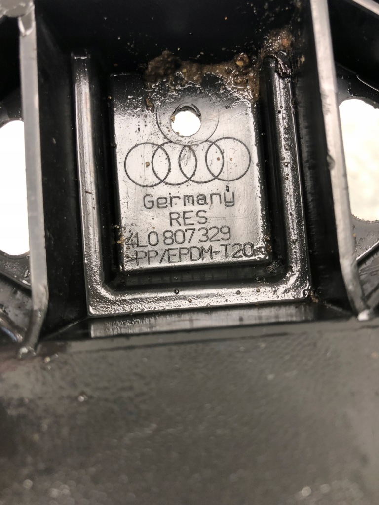 фото №8, Напрямна бампера задня audi q7 4l0807329