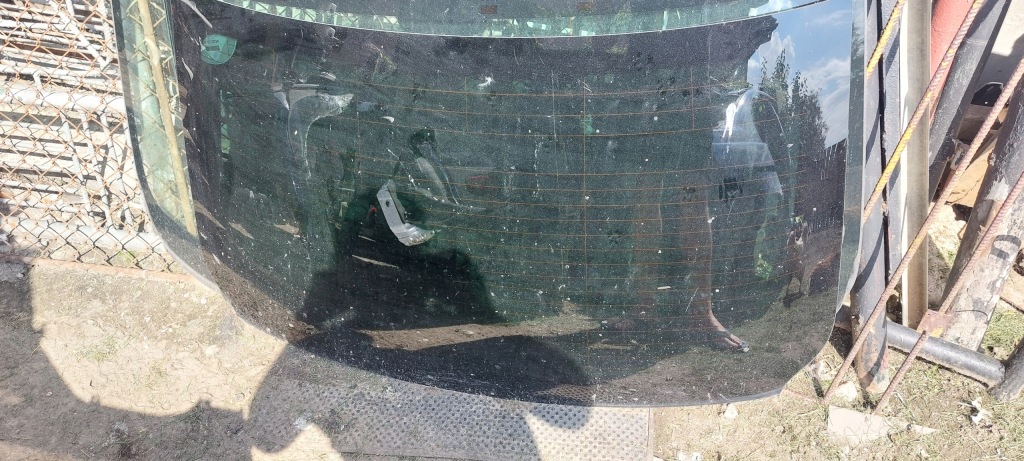 Купить Bmw f30 стекло задний  тонированная