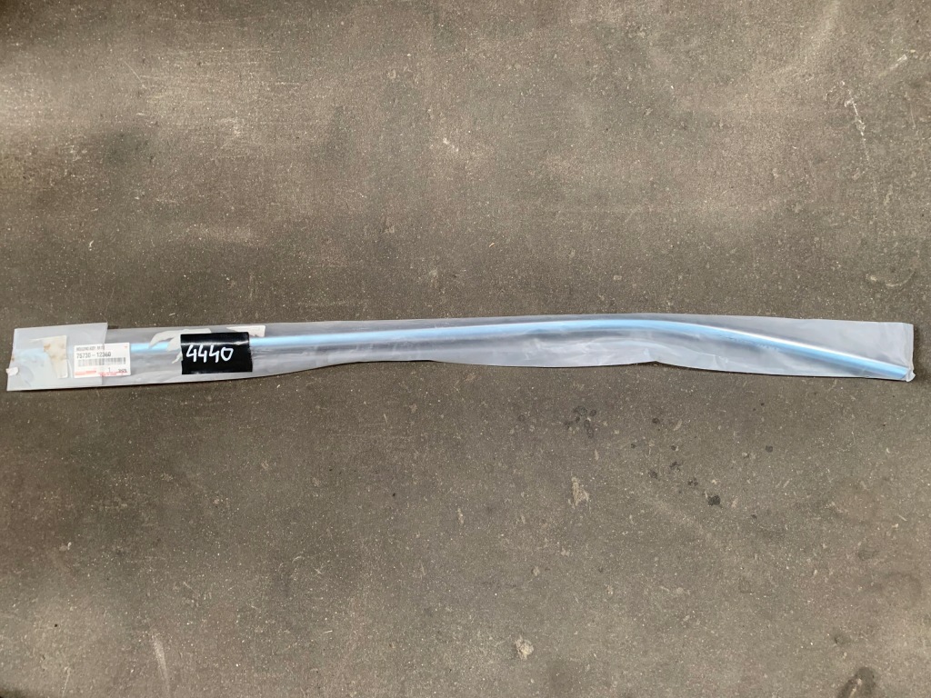 фото №1, Toyota corolla e16 молдинг дверь правый задняя 75730-12360 nowa оригинал
