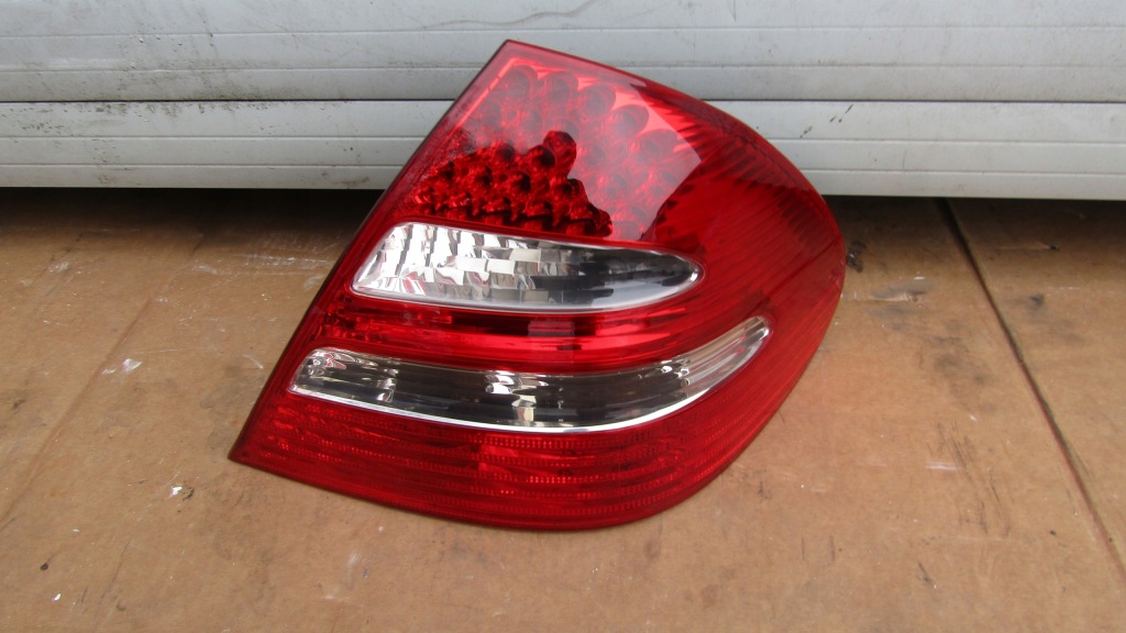 Купить Mercedes e w211 w 211 седан фара правый  задний  led polecam