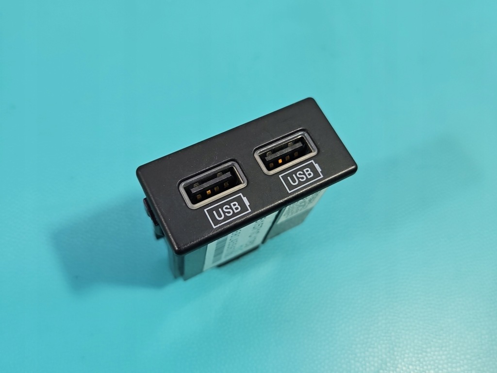 фото №1, Разъём usb jeep grand cherokee iv wk2 68145567aa