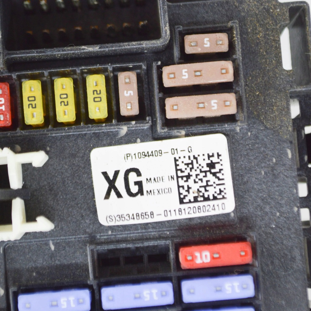 Tesla model x 2020 рамка / модуль запобіжників Зі Шроту