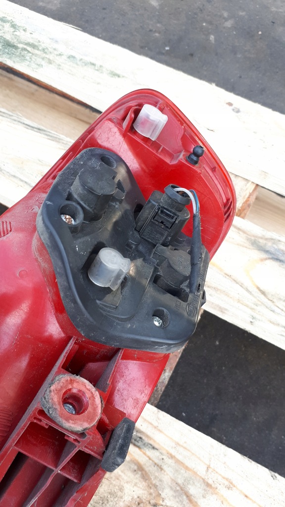 фото №7, A4 b8 лампа ліва лівий задня w крила sedan