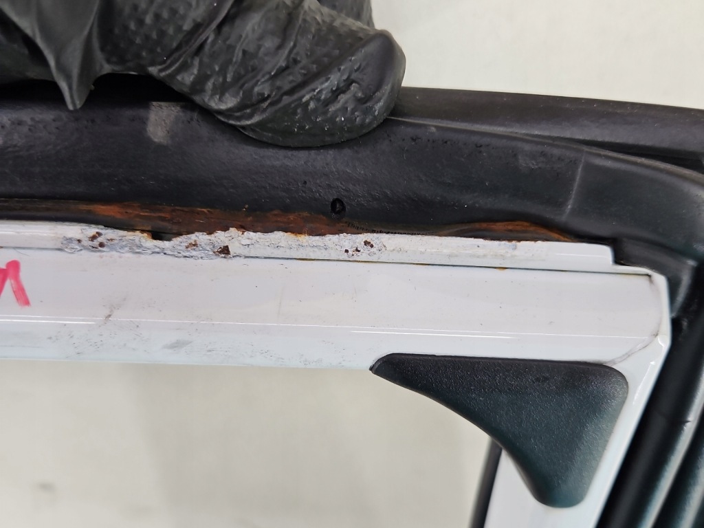 Дверь задний  левая kia venga hb 5d 09-14 белый 7f Оригинал