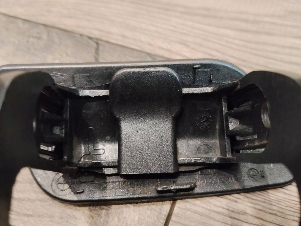 Заглушка распылителя бампера перед левая серебристая a52 bmw 6 f13 8052711 с Разборки