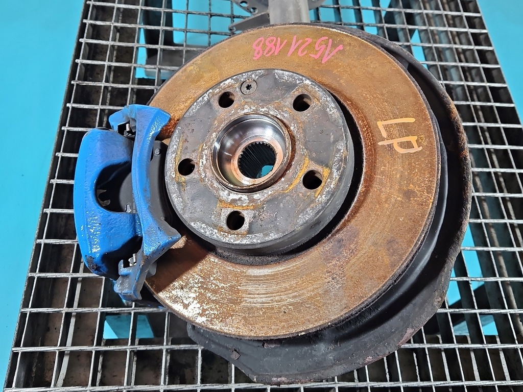 фото №1, Поворотний кулак ліва ступиця перед 1.5 cdi mercedes a w176