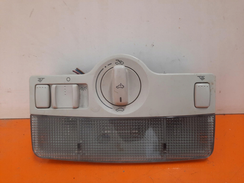 фото №1, Volkswagen golf iv 97-06 1.4 kat лампа стельовий 1j0947105b