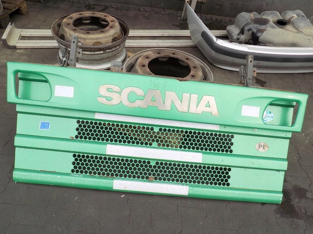 Scania 124l 03r капот решітка  решітка радіатора Ціна