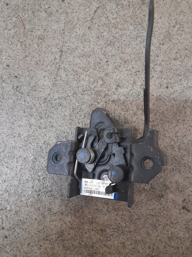 фото №1, Dacia spring замок капот