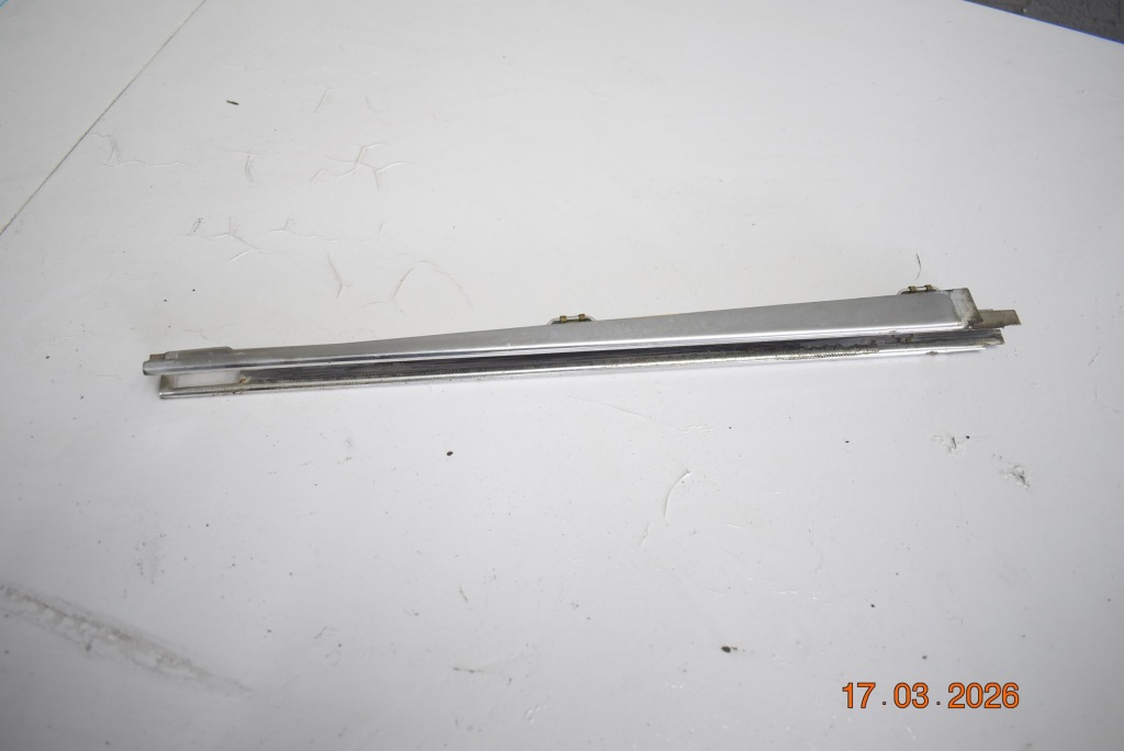 Купить Молдинг стекло дверь левый задний  mercedes w110 w111