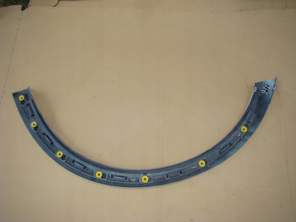 фото №2, Volvo c30 lift .накладка права перед .e65