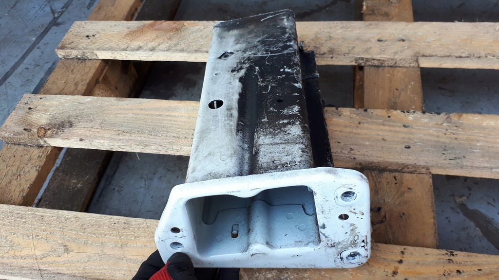 фото №8, A4 b8 s4 лонжерон наконечник правый правая перед ly9c