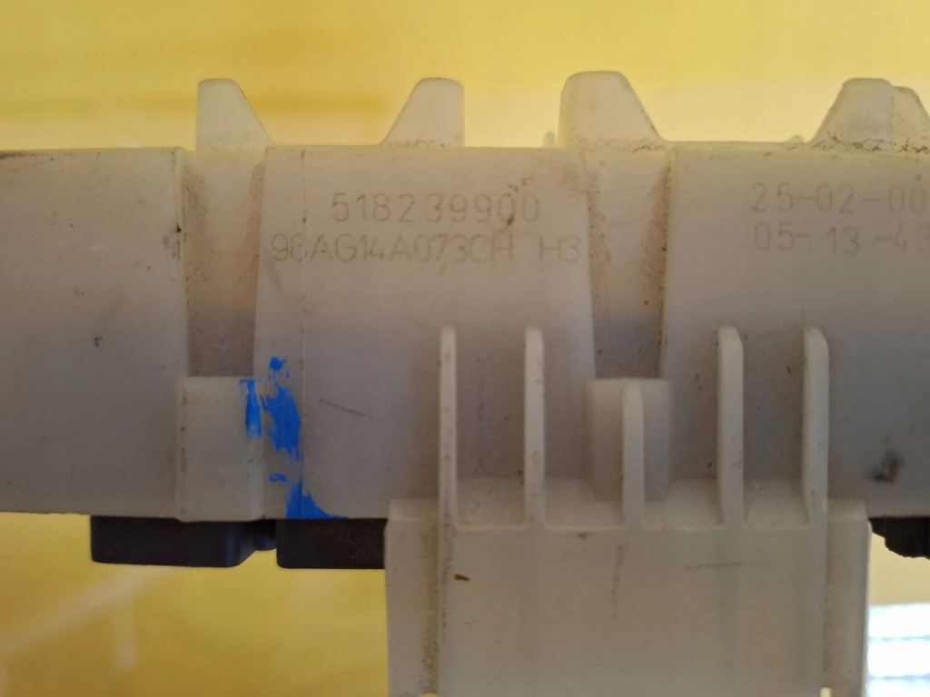 Коробка предохранителей ford focus 518239900 / 98ag14a073ch nr92 Недорого