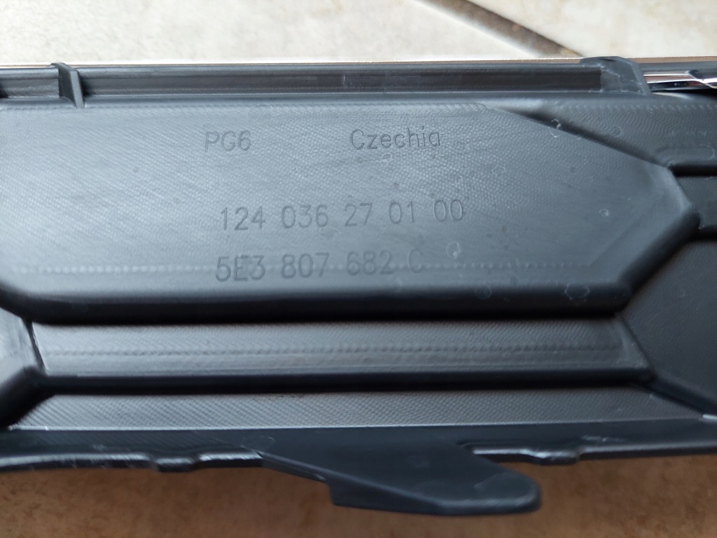 фото №7, Skoda оригинальный номер 700 701 решётка бампера