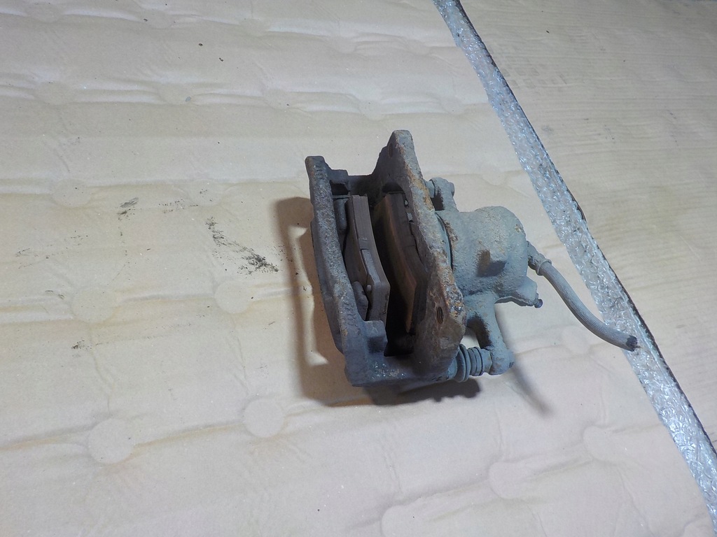 фото №6, Suzuki sx4 суппорт правый перед 2008rok 1.9 ddis