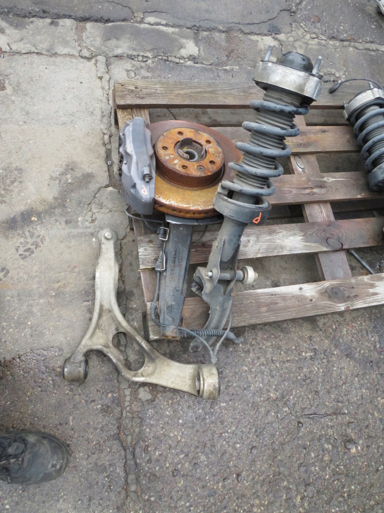 фото №1, Поворотный кулак правая vw touareg ii 2