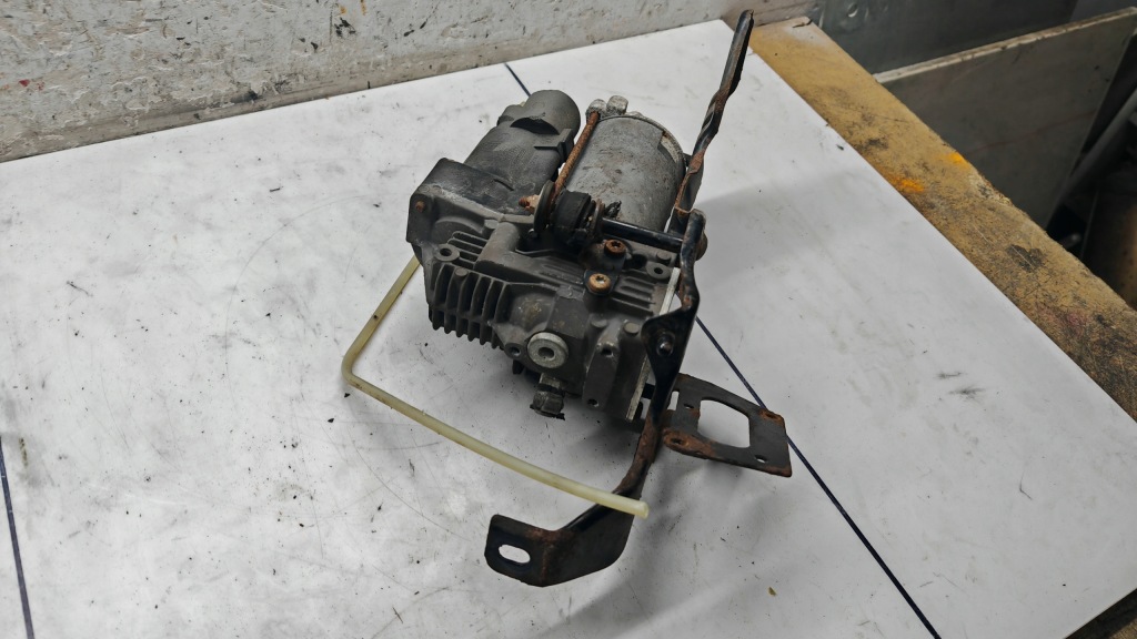 Компрессор подвеска airmatic mercedes w251 r klasa a2513202704 с Разборки