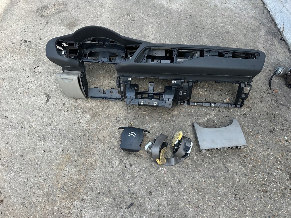 фото №1, Citroen c5 iii приборная панель консоль подушка безопасности ремни комплект