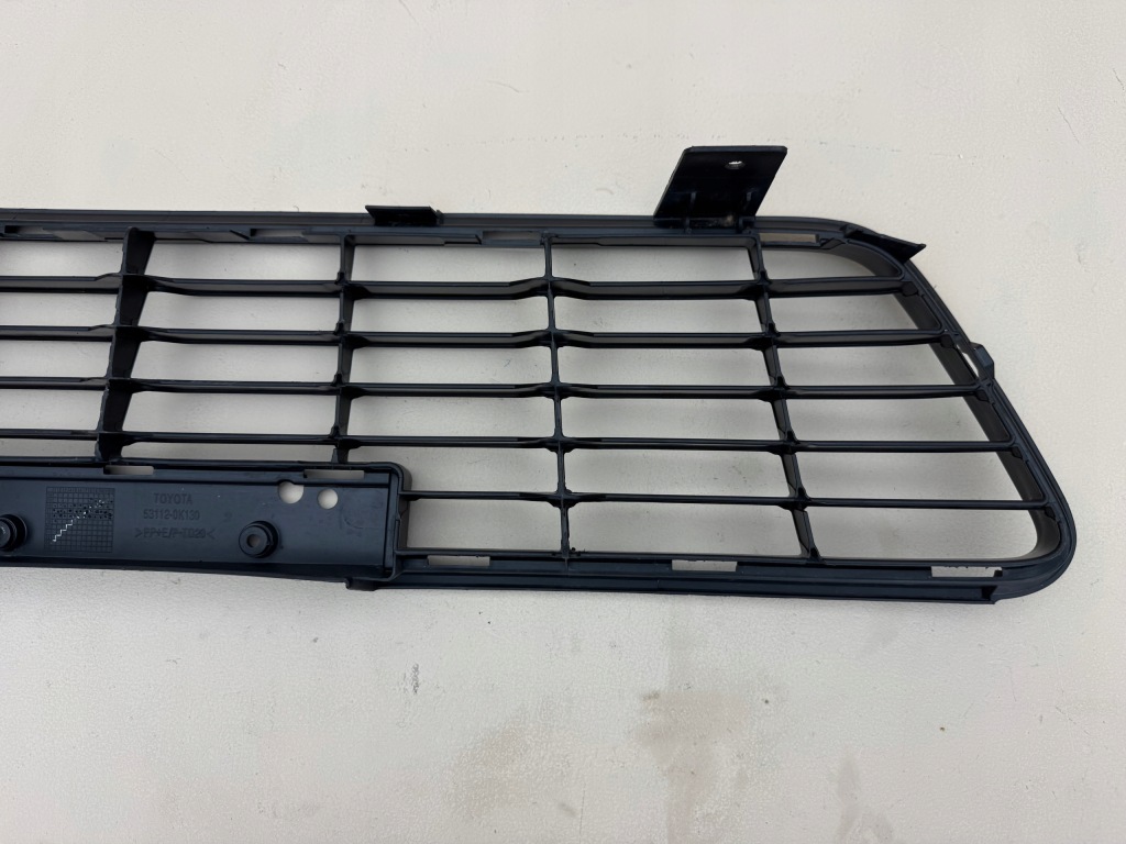 фото №14, Toyota hilux viii 8 15r- решётка средняя бампера перед 53112-0k130