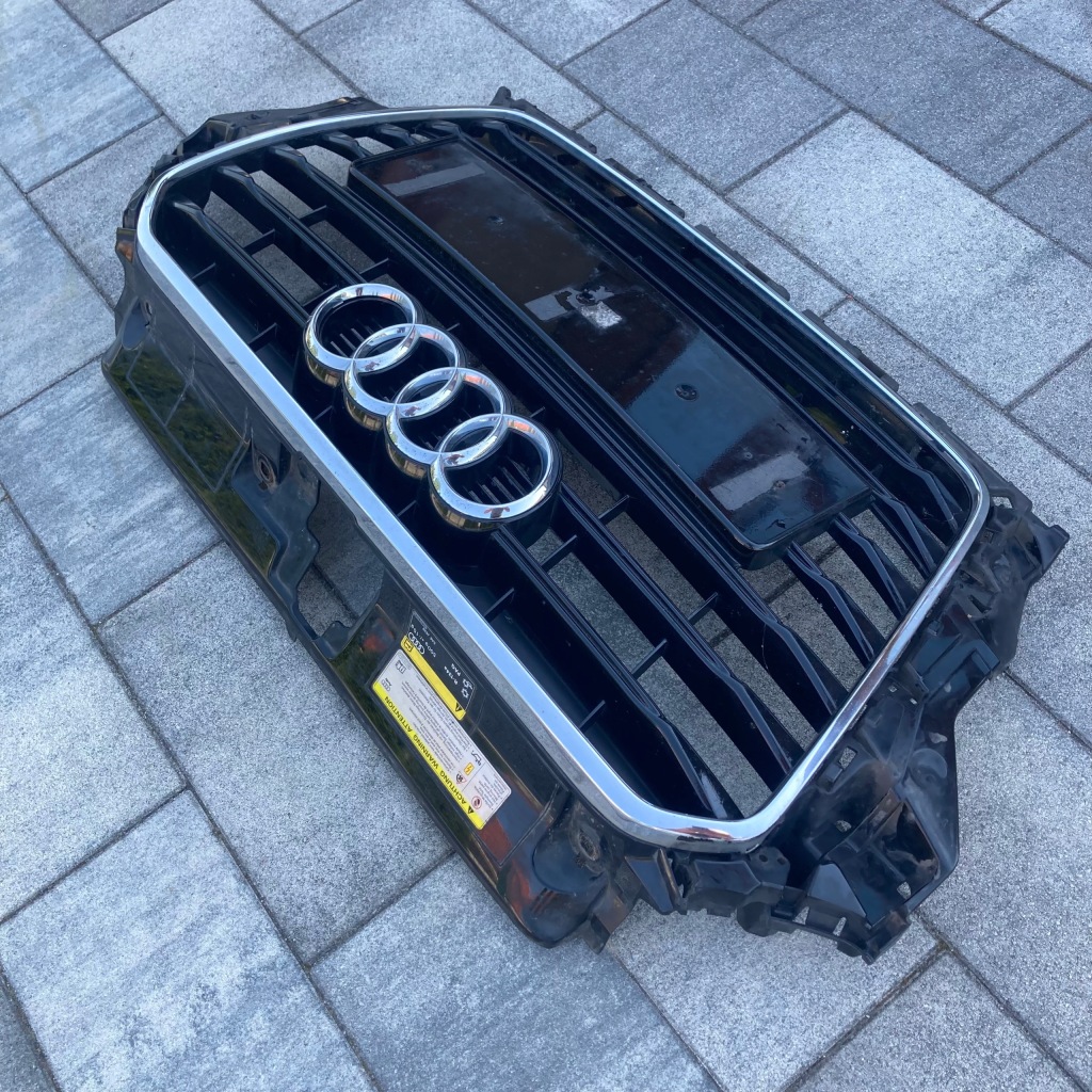 Audi a3 8v 2012- решётка радиатора решётка радиатора бампера перед s-line 8v3853037 / 8v3853651 с Разборки