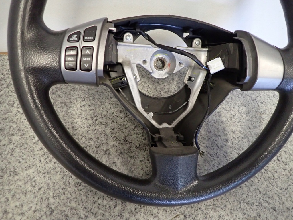 фото №4, Suzuki swift 04-10 воздуховод мультимедиа колесо