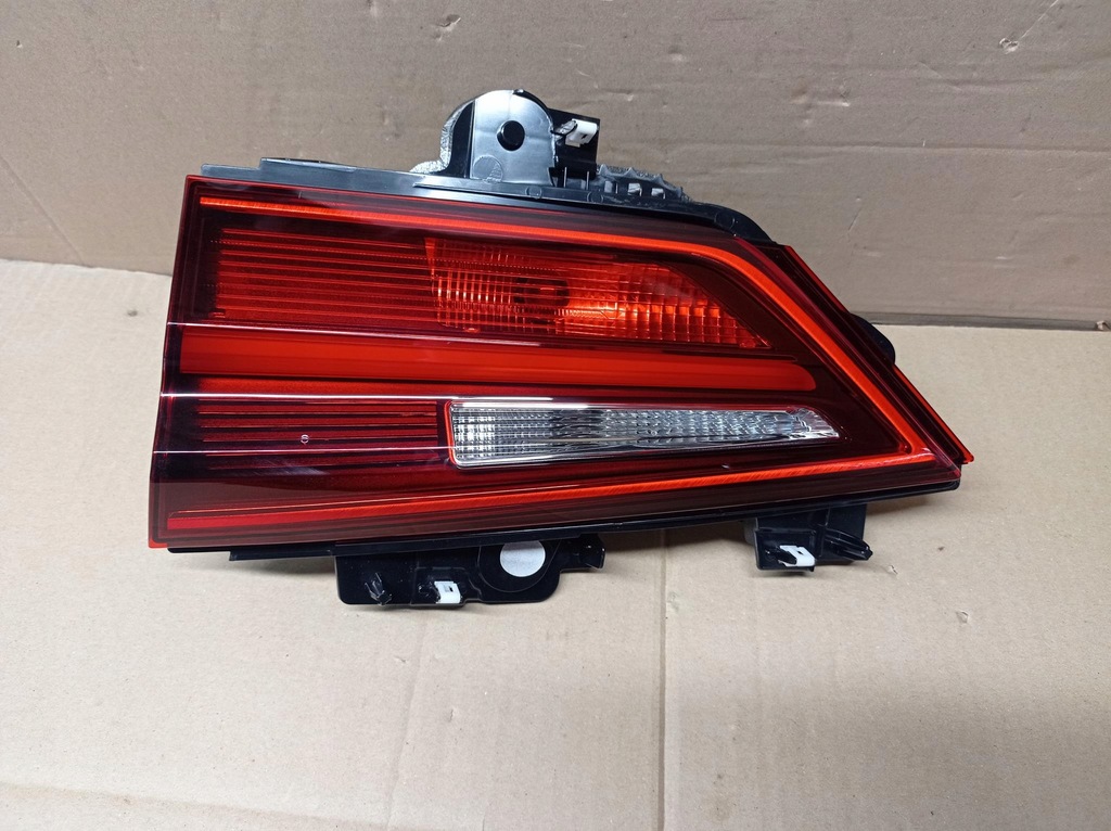 фото №1, Nowa лампа правый задняя bmw f39 x2 red europa ideał