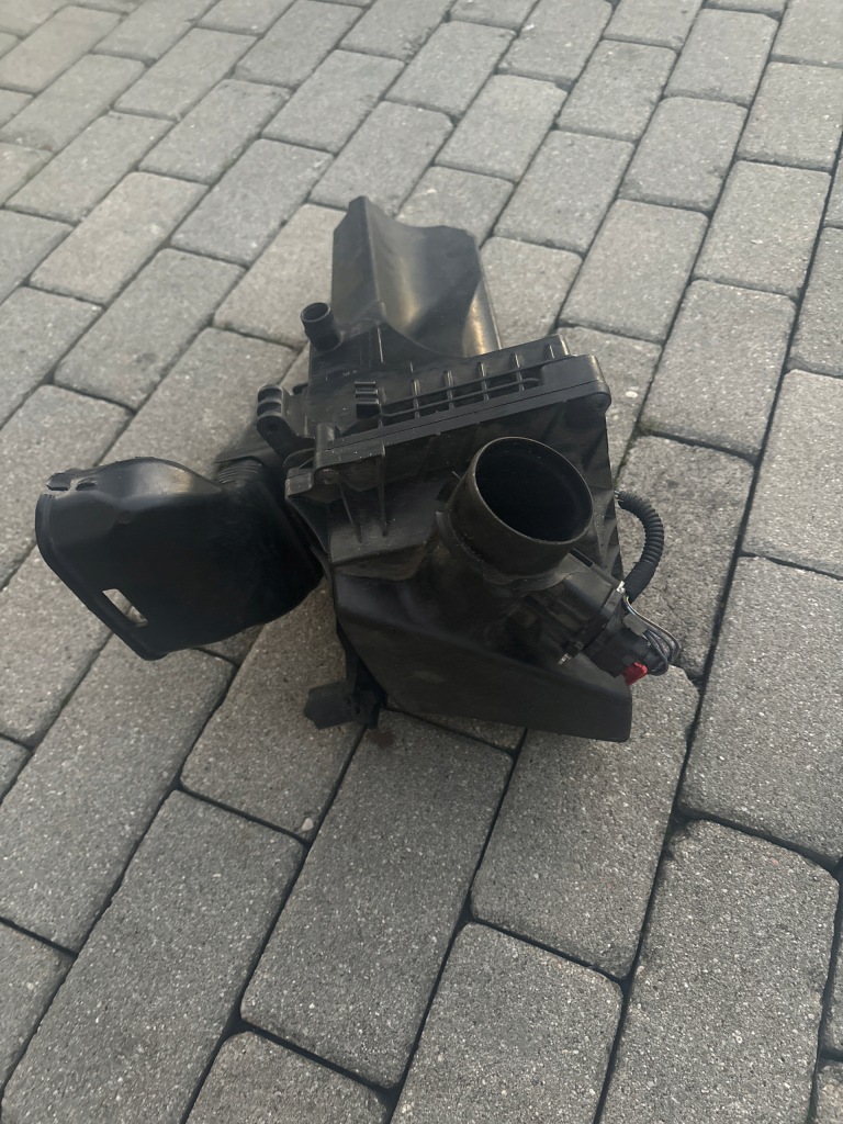 фото №1, Корпус фильтра воздуха fiesta mk7 b-max ka plus 1.0 ecoboost c1b1-9600-ad