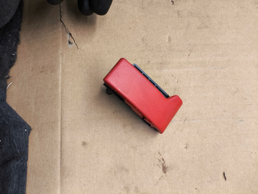 фото №1, Mercedes w169 mercedes w169 w169 = ручка кронштейн відкривання капот ?