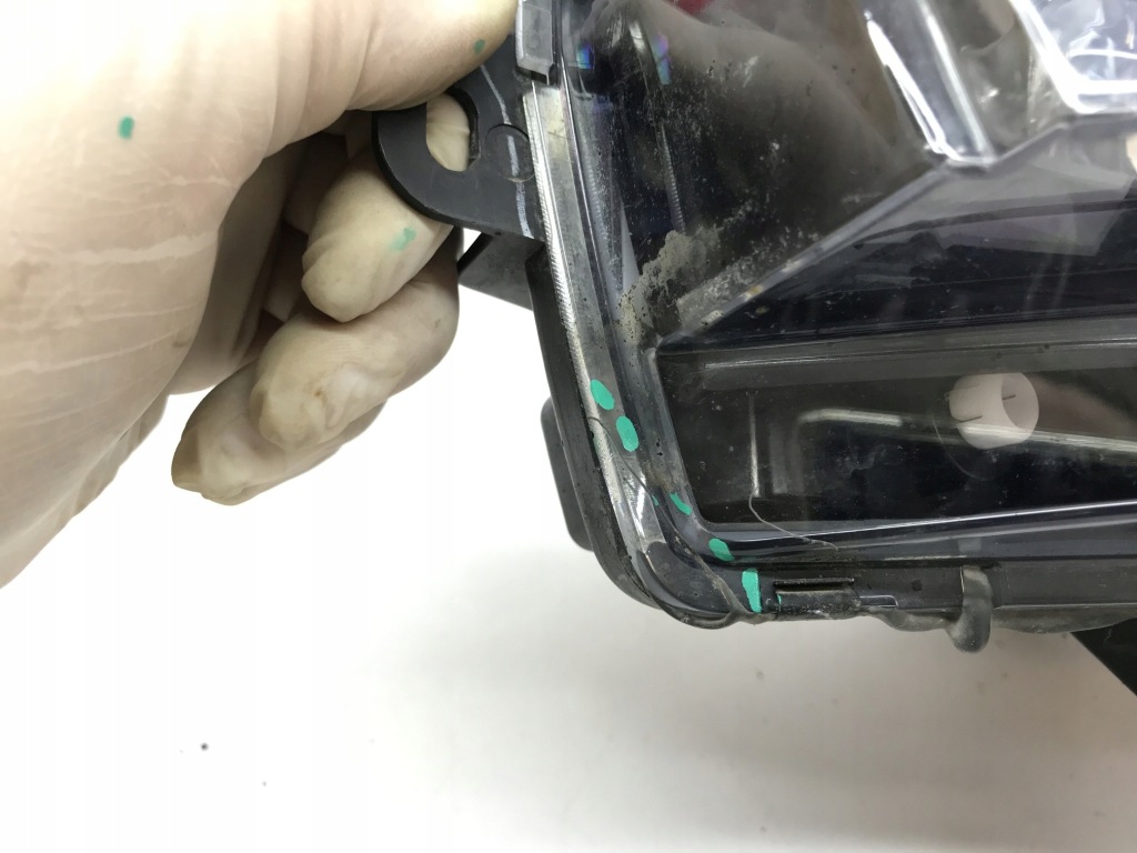 Tesla model 3 протитуманна фара правий led drl 1077396-00-c Оригінал