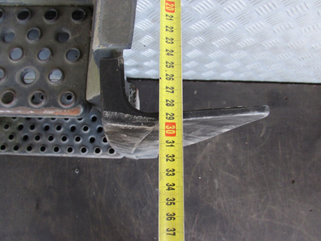 Пороги корпус ступени левый перед 81615100129 man f90 86-94 r. с Разборки