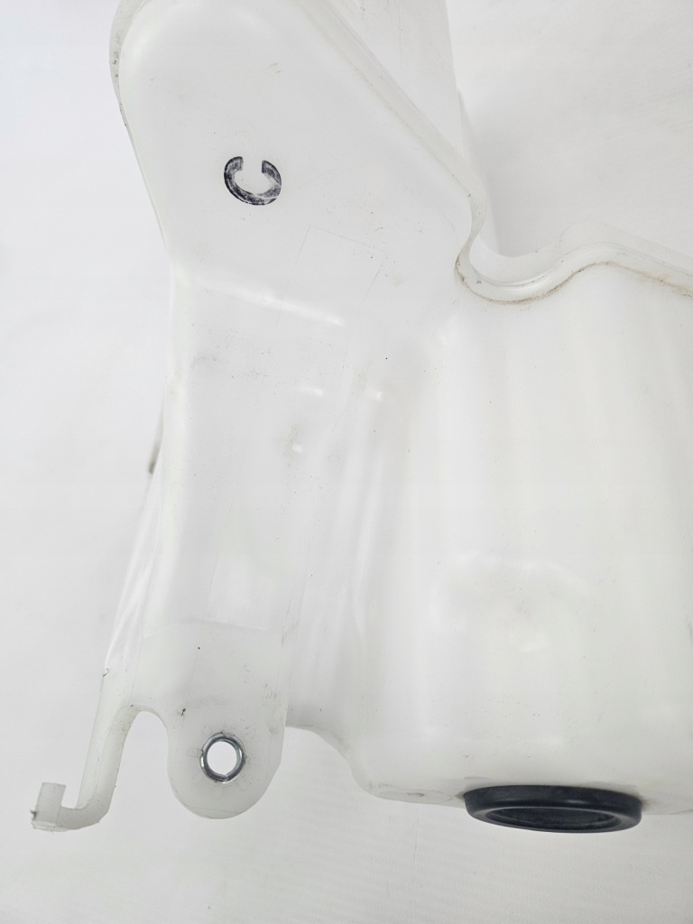 фото №9, Toyota rav4 v 2019 - бак do жидкость омывателя 060851-665