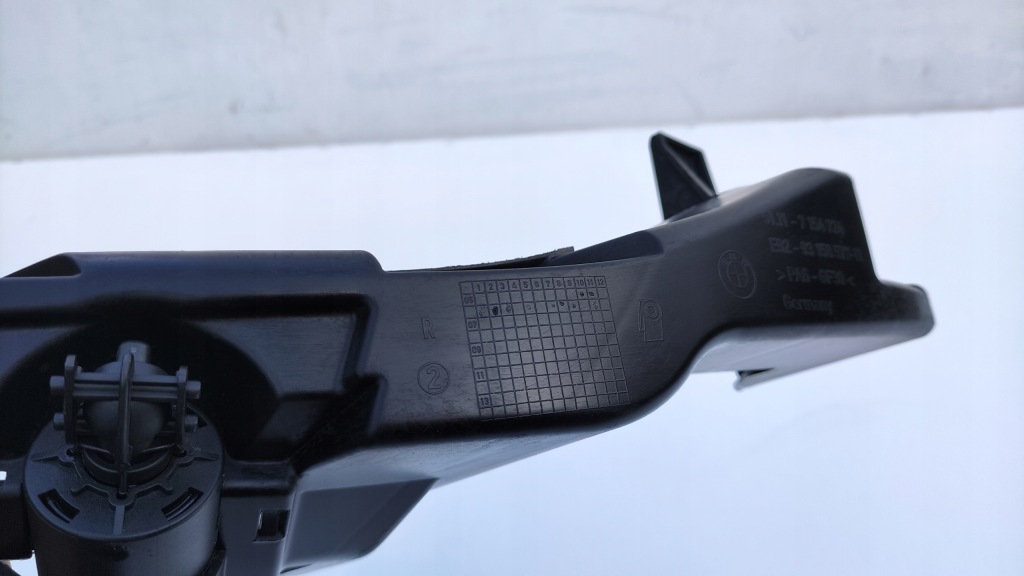 фото №10, Bmw 3 e92 coupe напрямна pod фара кронштейн правий перед 7154724 tc152