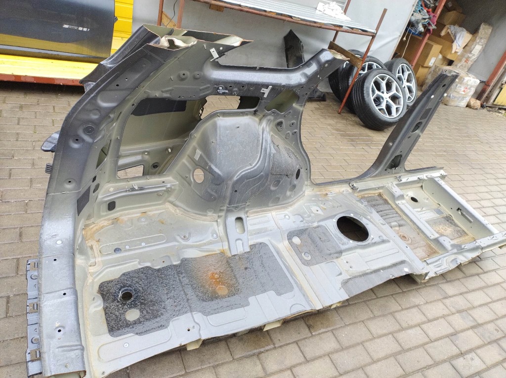 Kia sorento 3 четверть левый  задняя порог giełda Оригинал