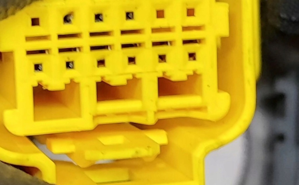 фото №8, Porsche taycan 9j1 2021 воздуховод