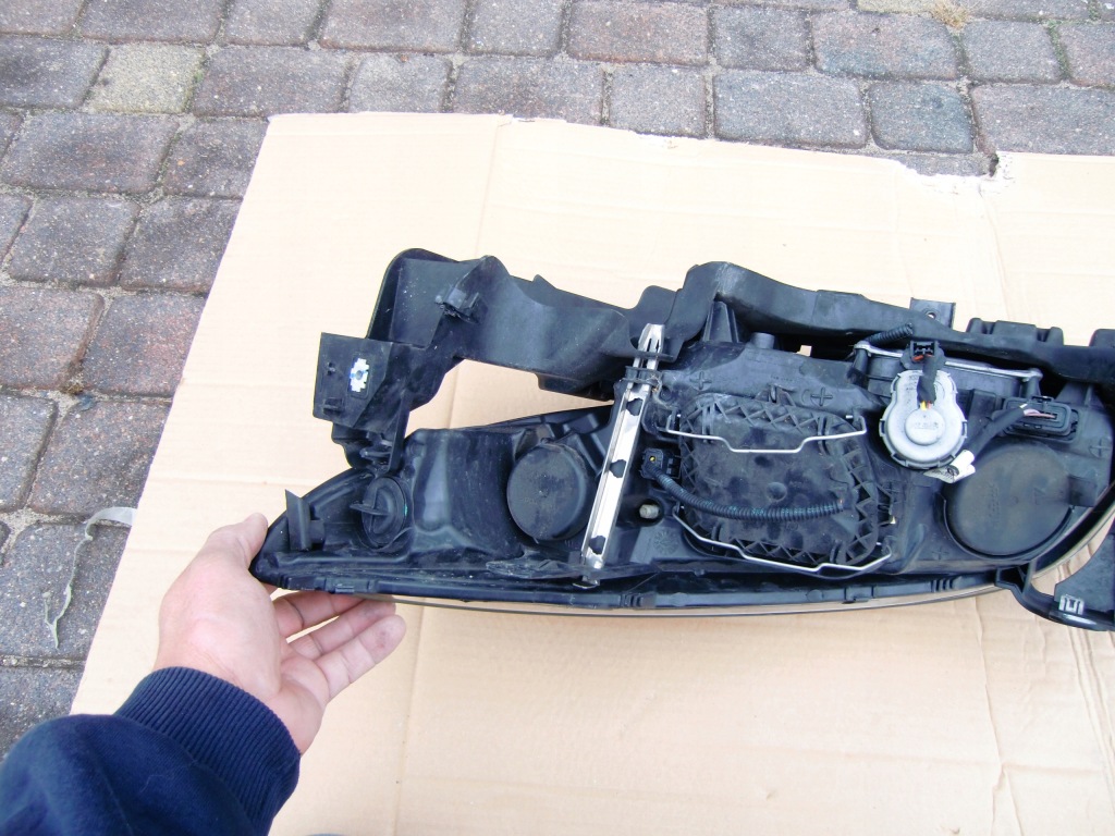 Фара правий кронштейн  led renault megane 3 рестайлінг  ксенон гарний стан в Україні