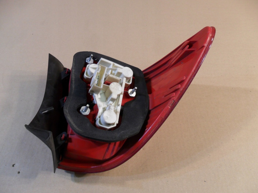 Bmw 3 e91 kombi 04-07 лампа права задня 7160062 Недорого