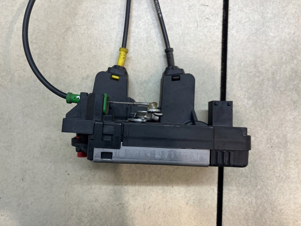 фото №4, Замок двері лівий задня 3pin opel vivaro i 2.5 cdti 8200008465