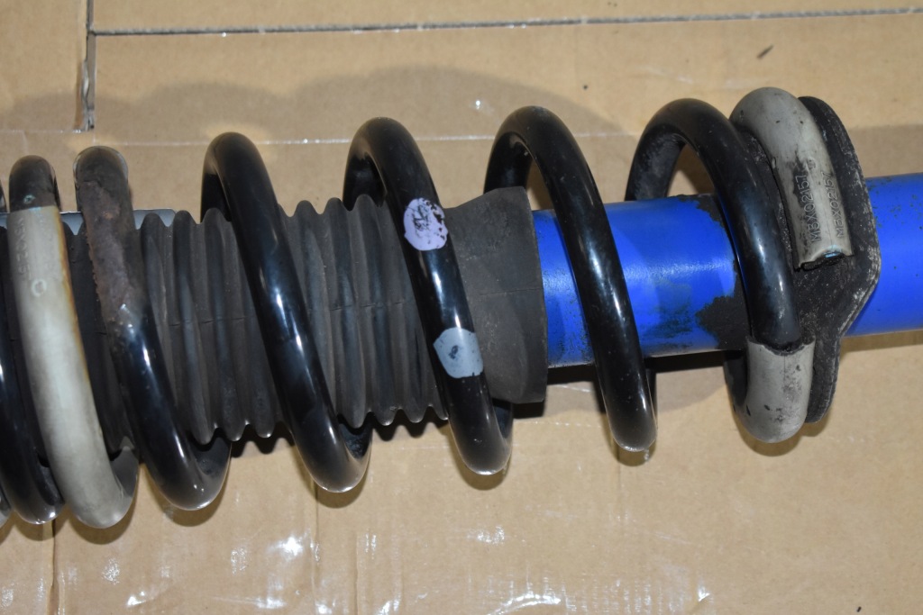 Идеальный амортизатор задний  задний nissan gt-r r35 1 Цена