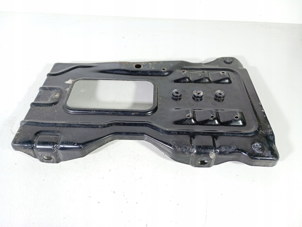 фото №1, Mercedes w203 c klasa 00-07 основание аккумулятор