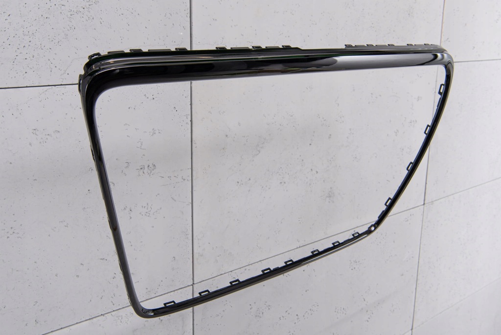 фото №8, Audi a4 / s4 b8 2007-2011 przed liftingiem рамка решетка czarna 8e0853651