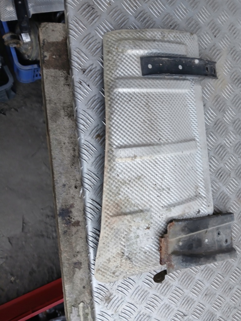 фото №9, Mercedes w211 защита тепловая глушителя левая lub правая