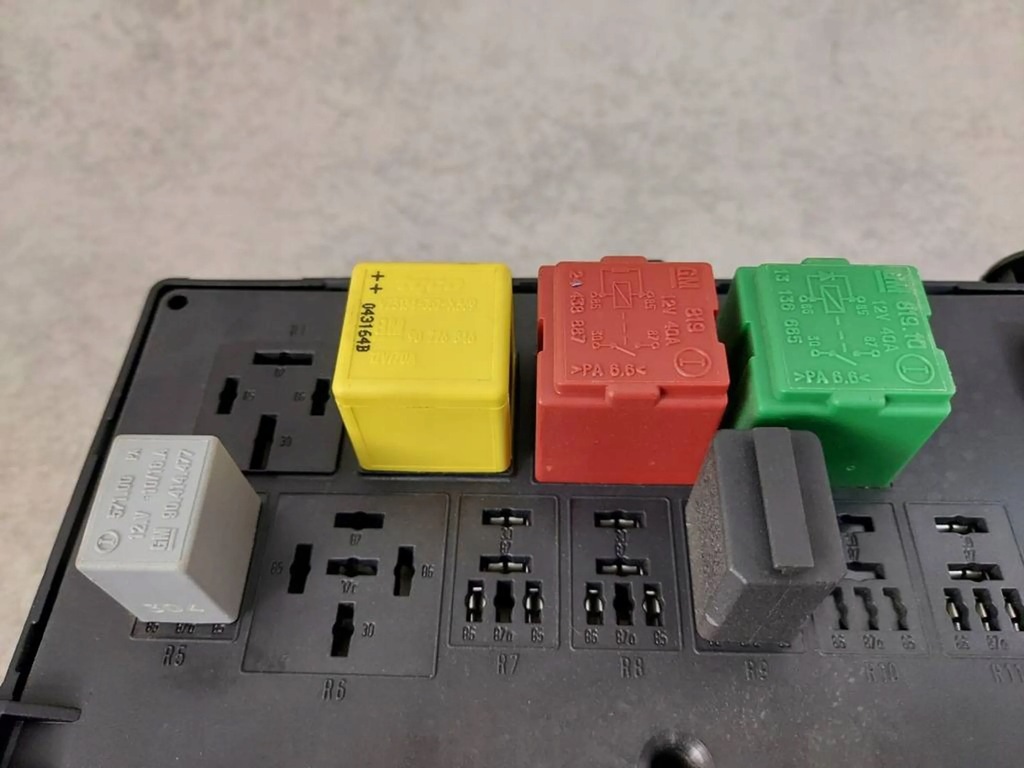 фото №7, Коробка модуль bsi opel vectra c 2.2 16v