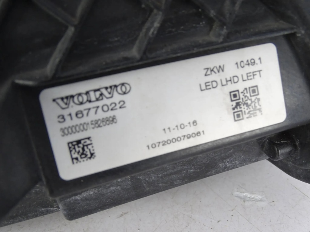 Фара перед передня ліва volvo v40 рестайлінг  full led Зі Шроту