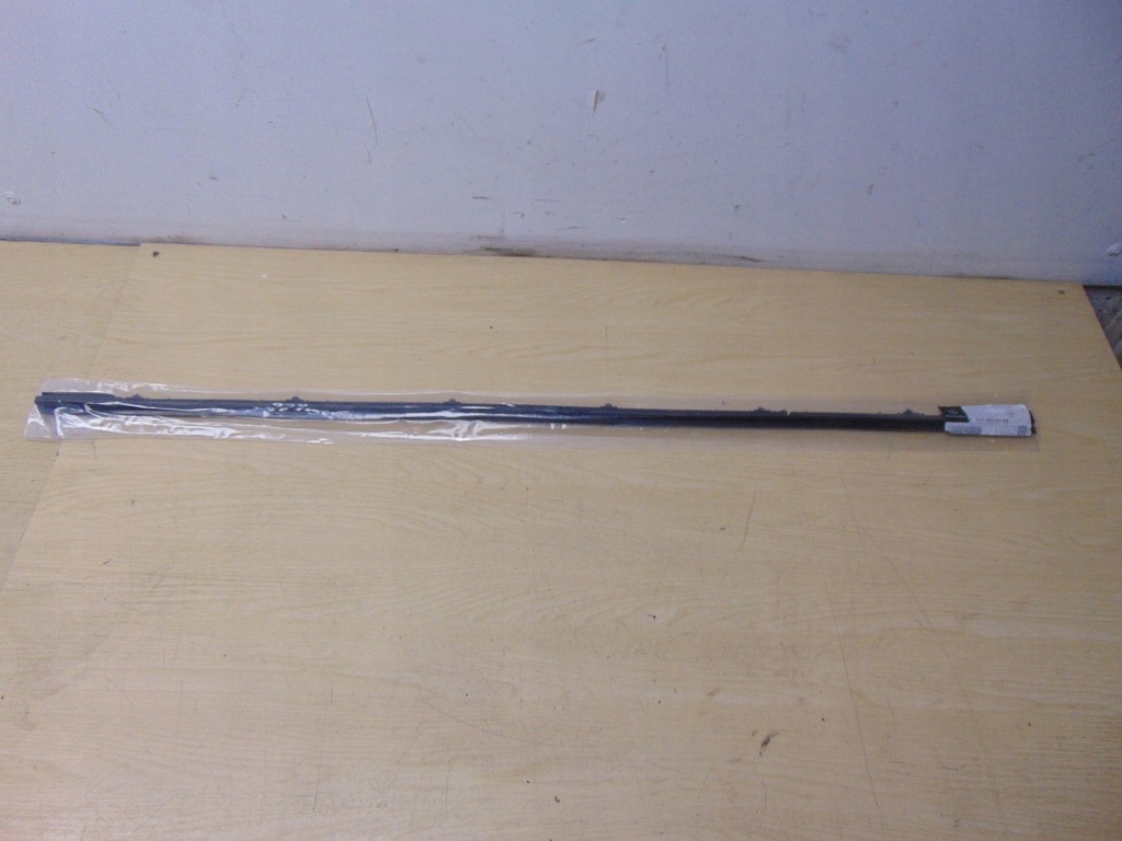 фото №1, Молдинг бічна ущільнювач ліва перед mercedes w213