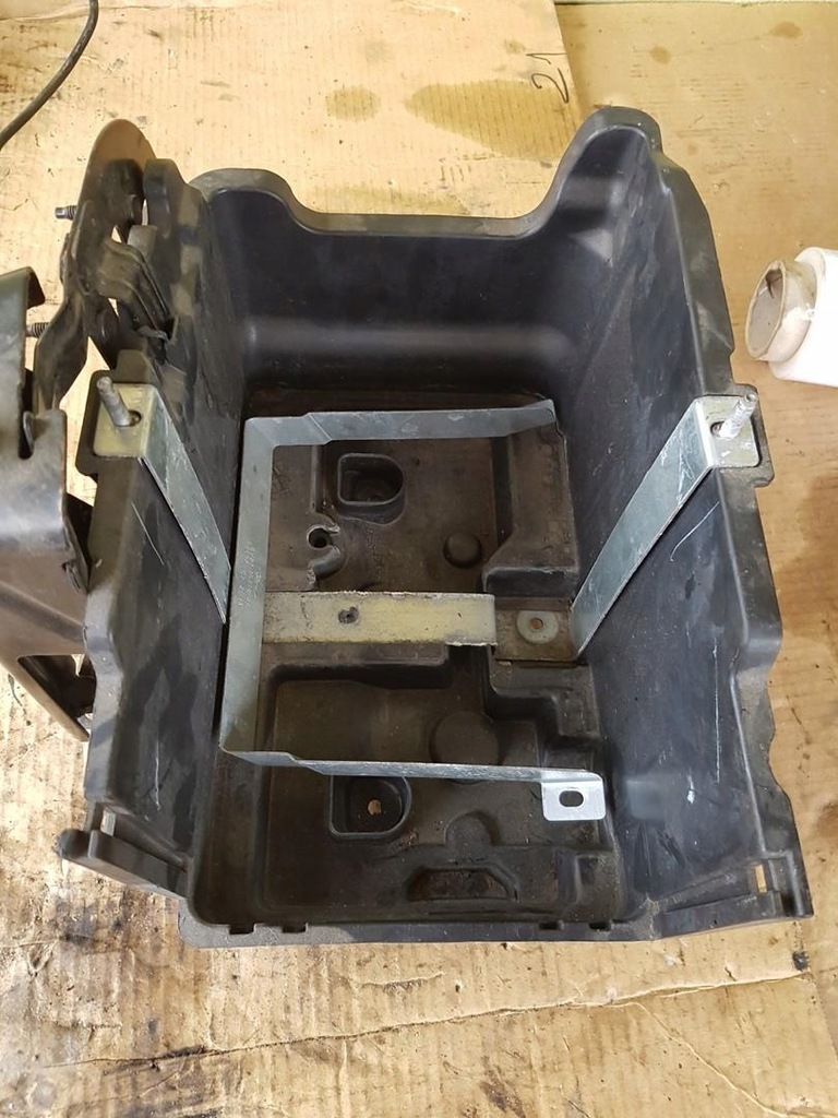 фото №4, Корпус аккумулятор ford fiesta mk7